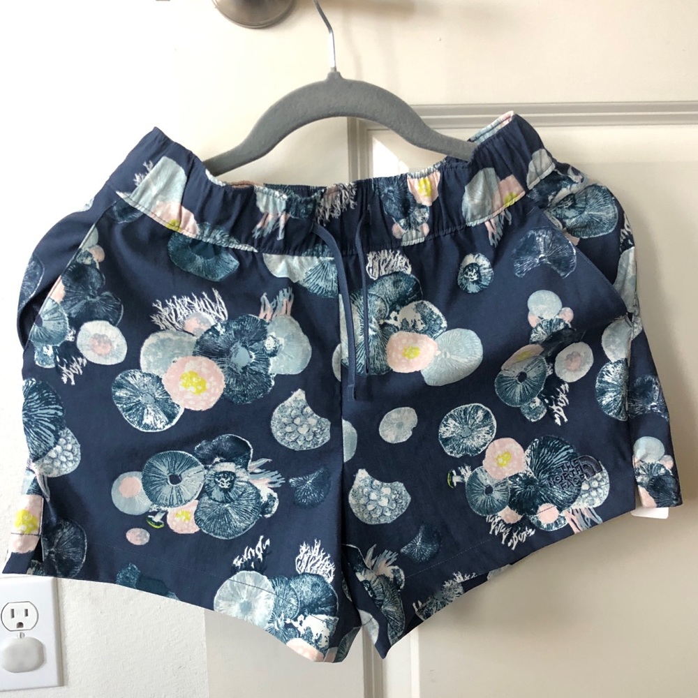The North Face | Printed Class V Shorts | Small- mushroom print